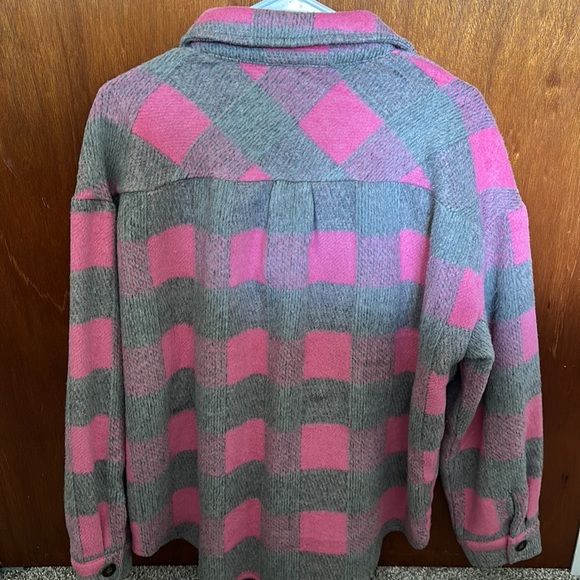 Shacket - Picture 5 of 10